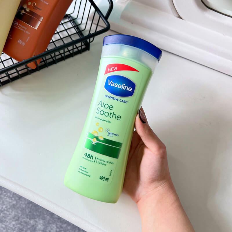 لوسیون بدن وازلین مدل Aloe Soothe حجم 400ml ساخت آفریقای جنوبی